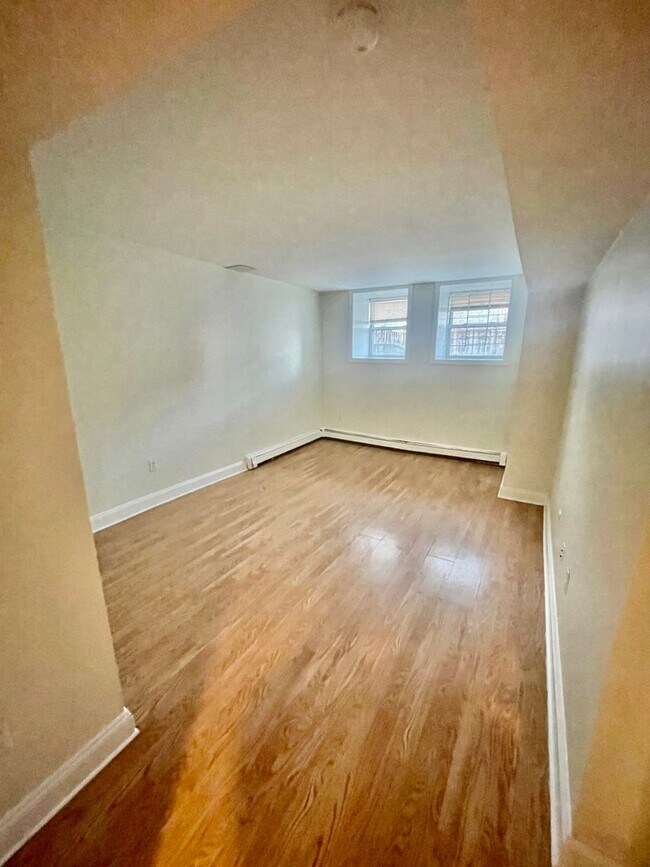 Building Photo - Avl now! Huge 3BR in Packard's Corner, hea...
