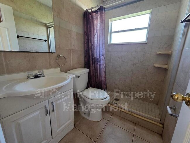 Building Photo - 4344 Hedge Dr E