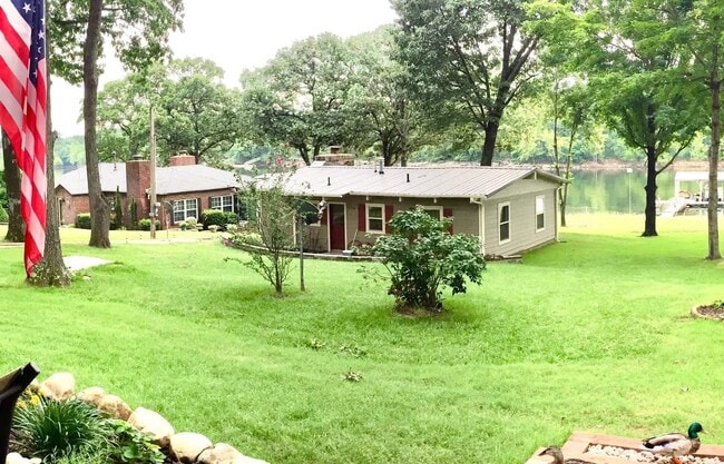 Building Photo - 1114 W 17th St