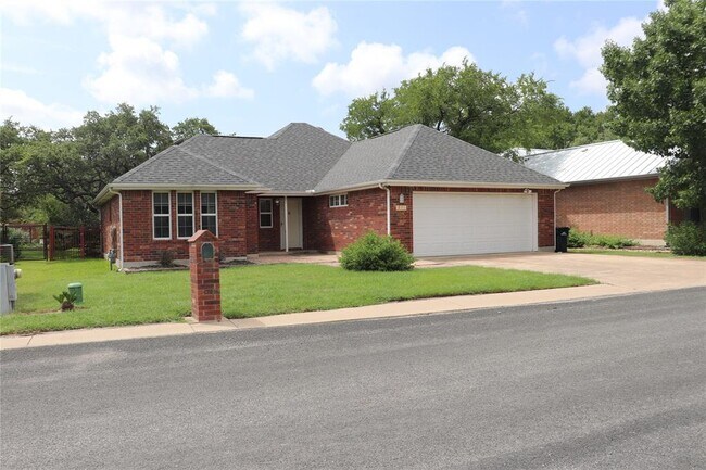 Building Photo - 211 Fox Crossing