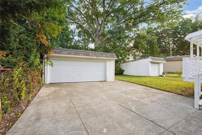 Building Photo - 13511 Thraves Rd