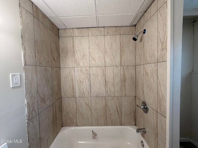 Building Photo - 54 Arch St