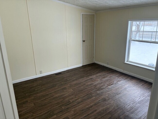 Building Photo - 3 Bedroom, 2 Bathroom Manufactured Home