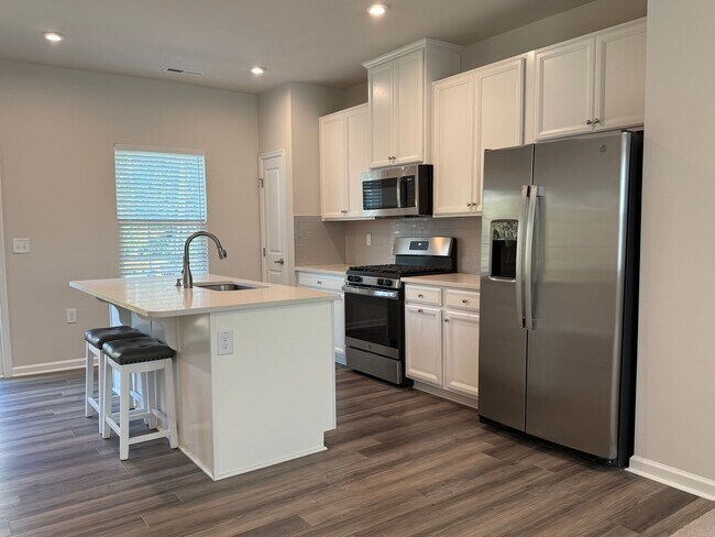 Building Photo - WONDERFUL Townhome in North East Raleigh, Available Now!