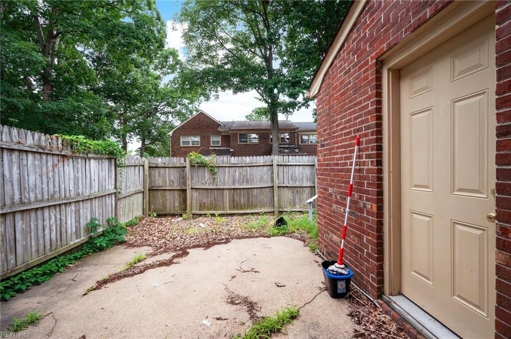 Building Photo - 394 Deputy Ln