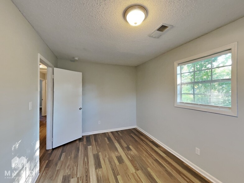 Building Photo - 1438 Cabin Hill Rd