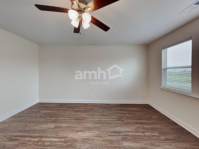 Building Photo - 2000 Bennett Dr