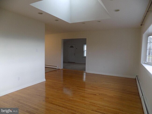 Building Photo - 3168 Middle Creek Rd