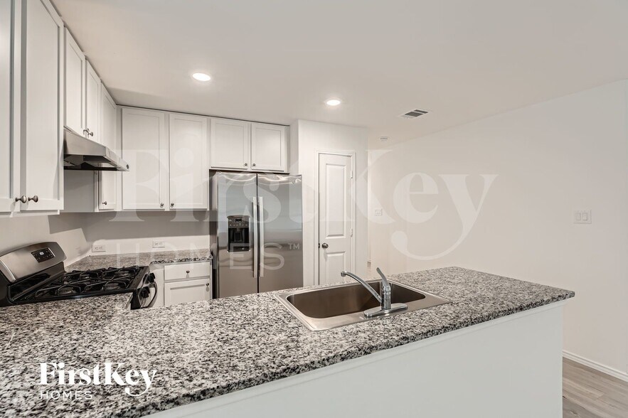 Building Photo - 1335 White Willow