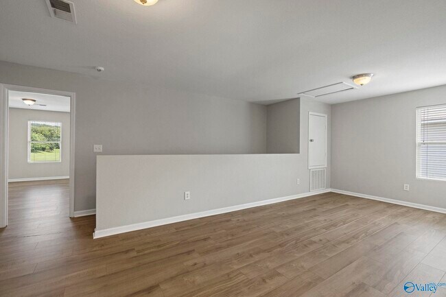 Building Photo - 102 Whitestone Dr NE