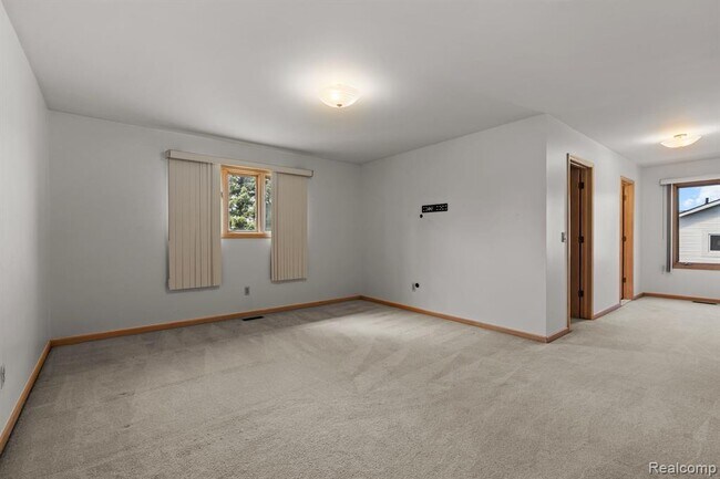 Building Photo - 6739 Arlington Dr