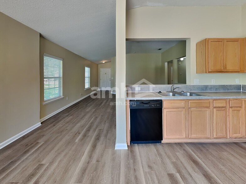 Building Photo - 12683 Pine Marsh Way