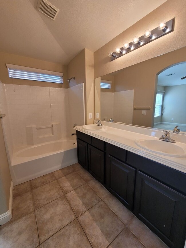 Building Photo - Beautiful Single Story Town Home in Mountains Edge Community