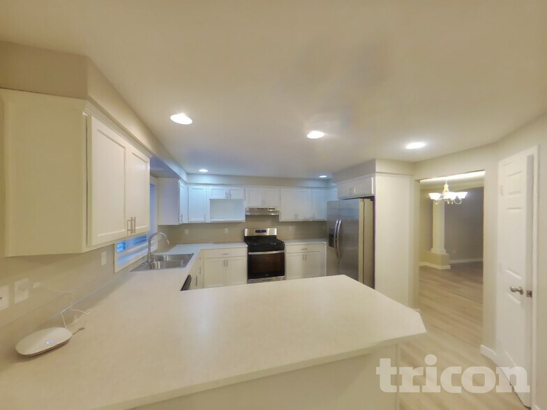 Building Photo - 8423 175th St NE