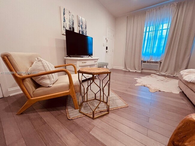 Building Photo - 1227 Euclid Ave