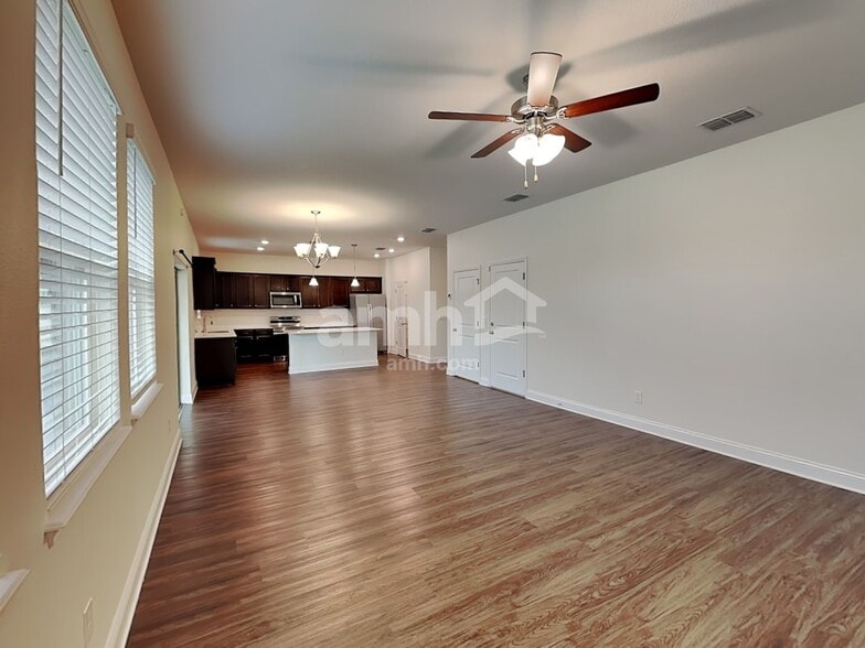 Building Photo - 906 Summer Stone Loop