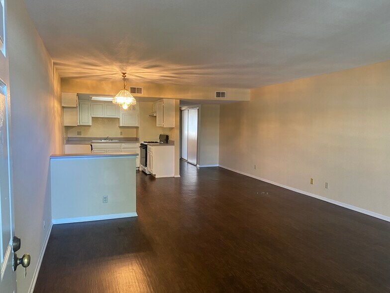 Building Photo - 7134 Amigo Ave