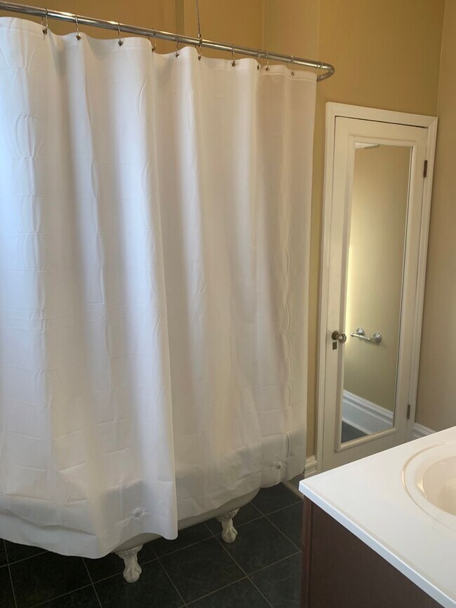 Building Photo - 3129 Shenandoah Ave