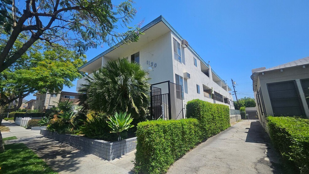 Building Photo - 1130 N Fuller Ave