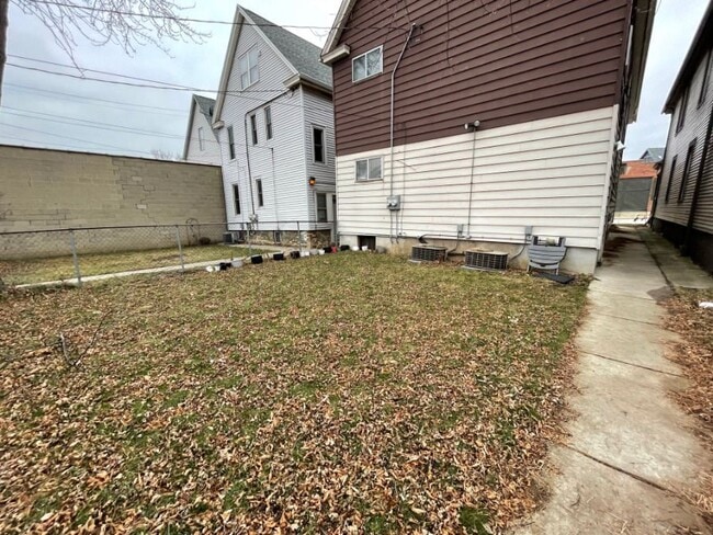 Building Photo - 311 E Lincoln Ave