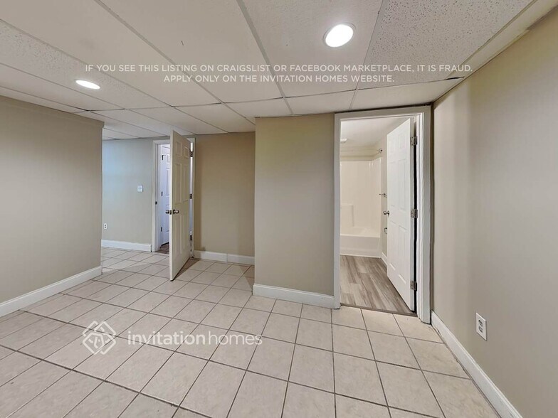 Building Photo - 4949 Lighthouse Pointe