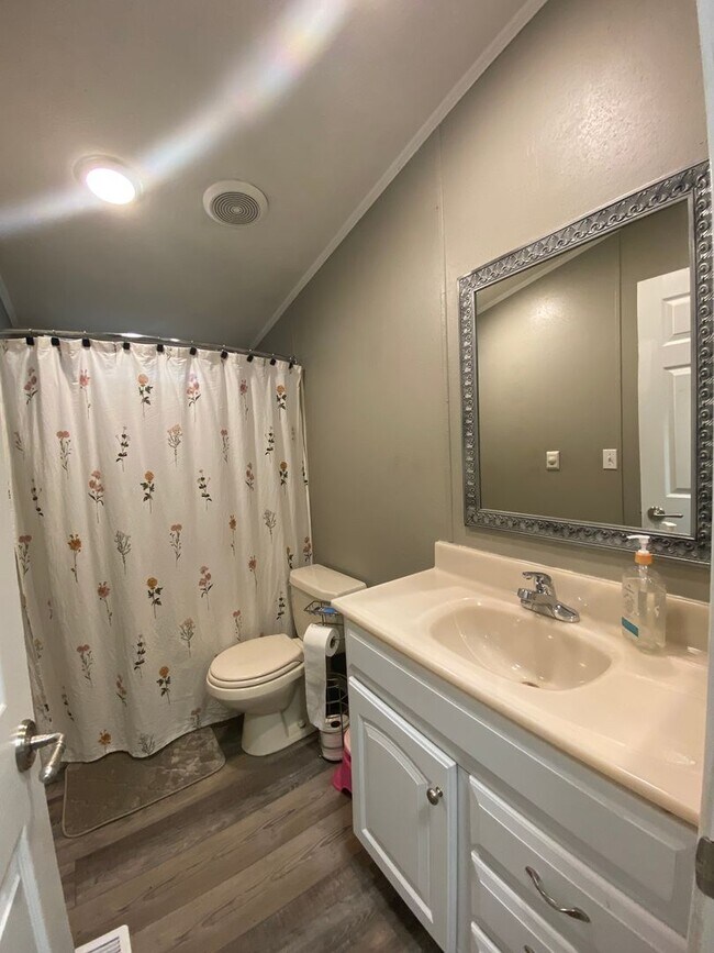 Building Photo - Deer Lake-3 bedroom, 2 bath house for rent!!