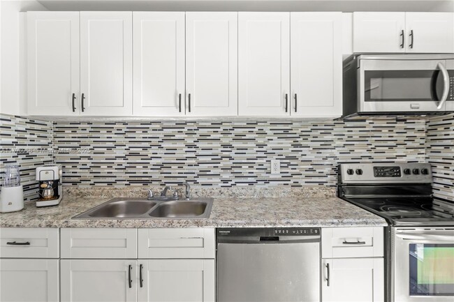 Building Photo - 4200 SW 38th St