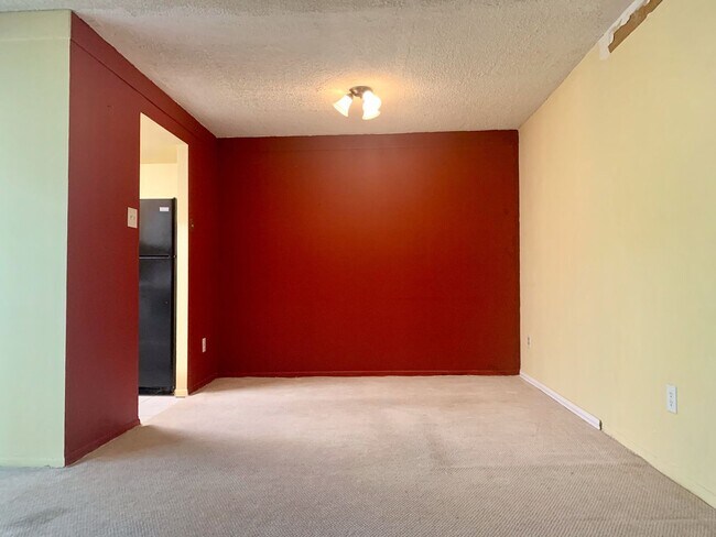 Building Photo - Amazing 1-Bedroom Condo at Bentley Square ...