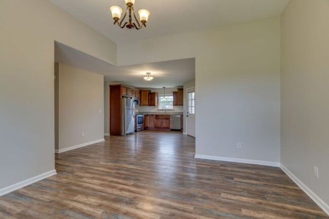 Building Photo - Beautiful 3bd 2 ba home with a large lot a...