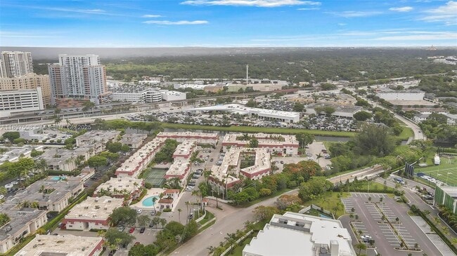 Building Photo - 6709 N Kendall Dr
