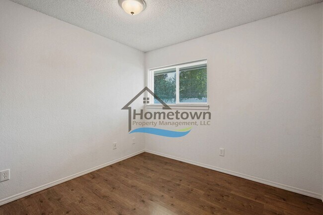 Building Photo - 3 Bedroom Home with Attached 3-Bay Garage ...