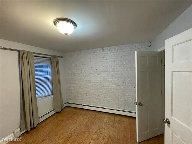 Building Photo - 53 Phillips St