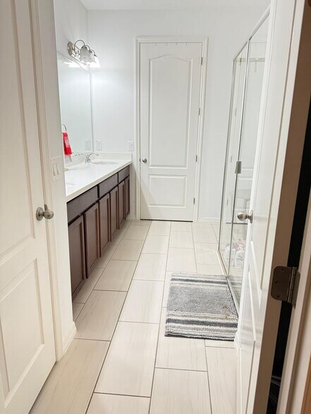 Building Photo - 15379 Shonan Gold Dr