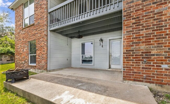 Building Photo - 1205 Bowen Ave