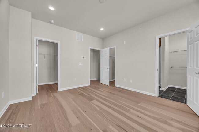 Building Photo - 16 Barton Ave