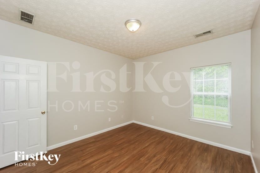 Building Photo - 5713 Old Carriage Dr