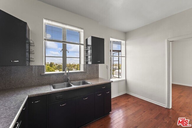 Building Photo - 1314 Hayworth Ave