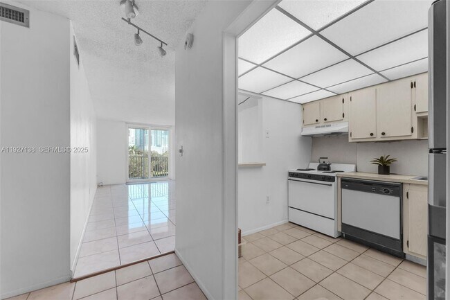 Building Photo - 16851 NE 23rd Ave