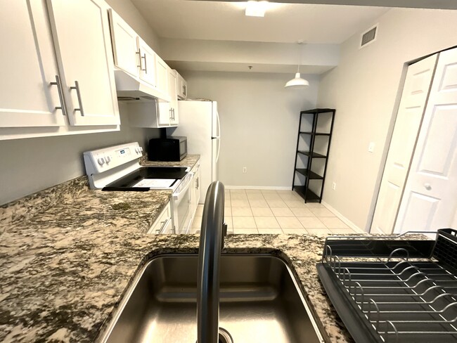 Building Photo - 6490 Aragon Way