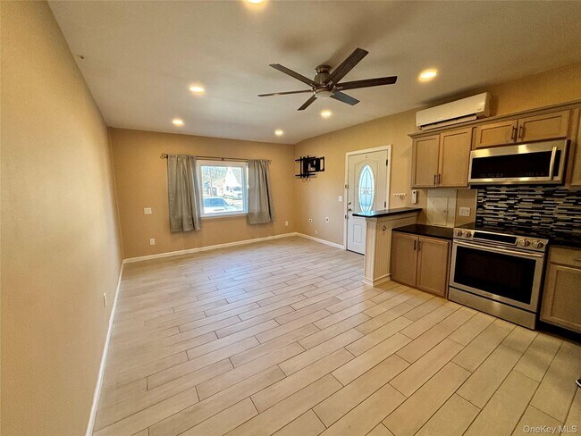 Building Photo - 158 Noel Dr