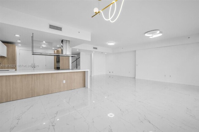 Building Photo - 17111 Biscayne Blvd