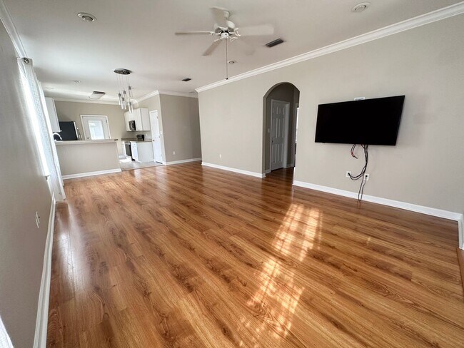 Building Photo - Beautiful 3 Bedroom Home in Destin. Beachside of Hwy 98!