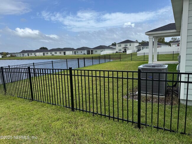 Building Photo - 3299 Lago Vis Dr