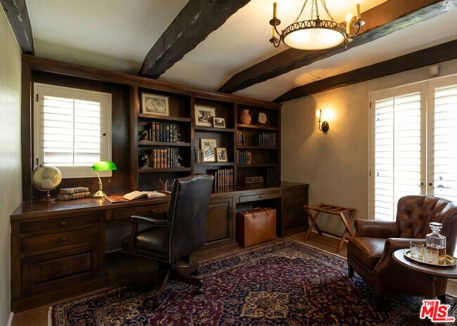 Building Photo - 1407 N Beverly Dr