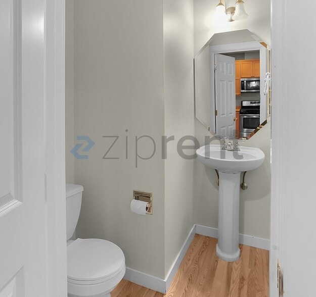 Building Photo - Unit