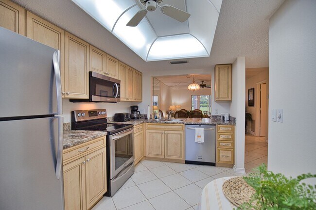 Building Photo - Seasonal Short-Term First Floor Condo in Pinebrook Lake Club Community with Community Pool!