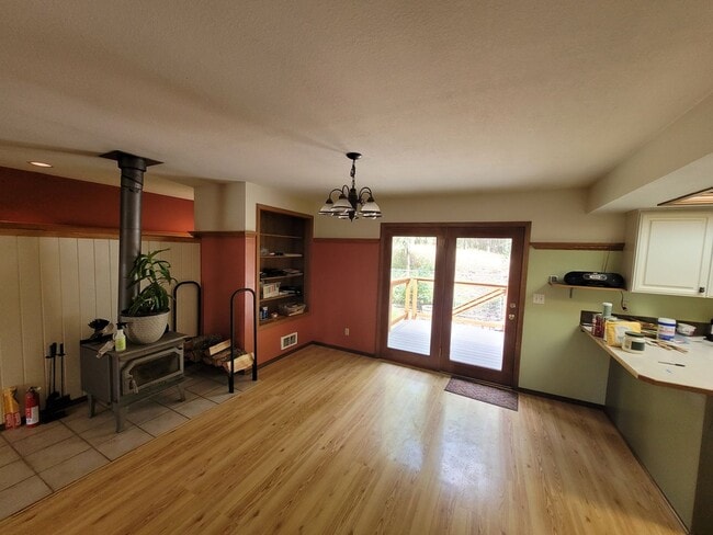 Building Photo - Wonderful Unfurnished 3 Bed 3 Bath Home ou...