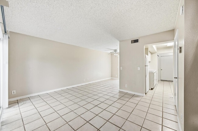 Building Photo - 1814 W Village Way