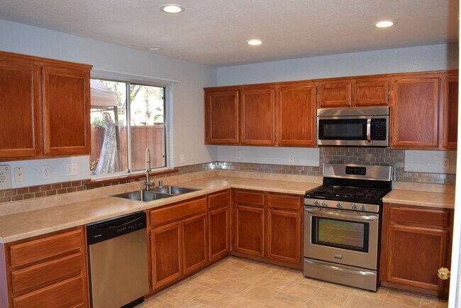 Building Photo - Coming Soon Spacious North Tracy Home – 4 Bedrooms | 2.5 Bathrooms