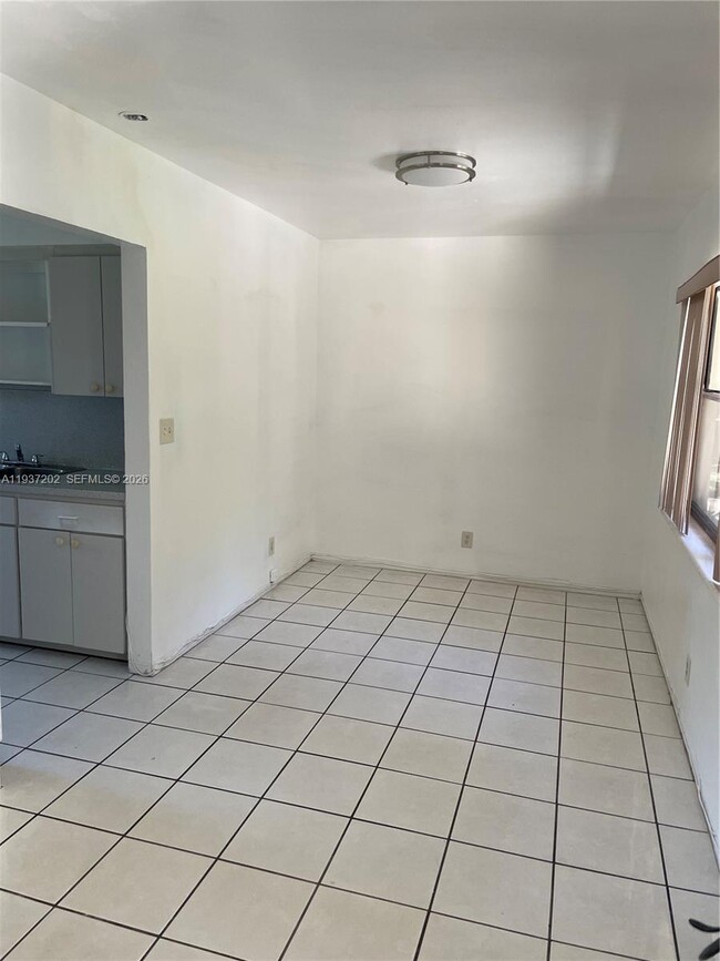 Building Photo - 2347 NW 28th St